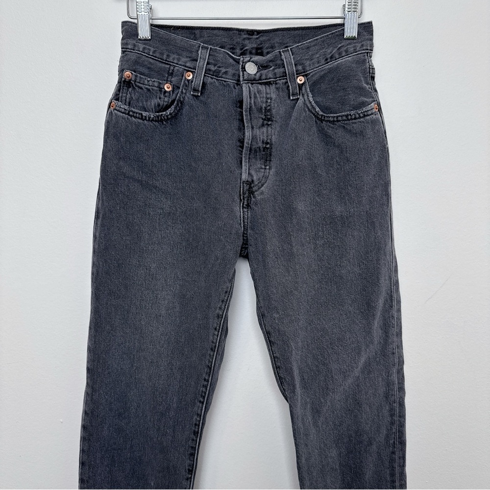 Levi's Womens 25 501 Crop Raw Hem Gray Wash Jeans - Picture 3 of 15
